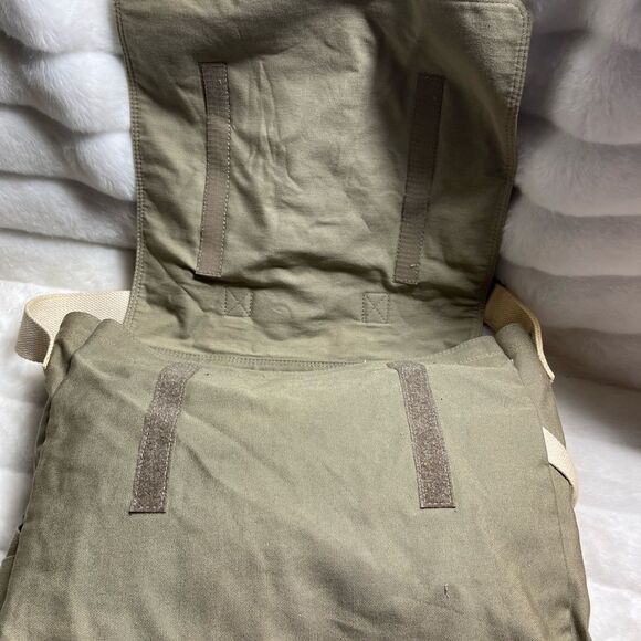 Lucky Brand large canvas olive green messenger bag with adjustable beige strap. - Picture 4 of 9